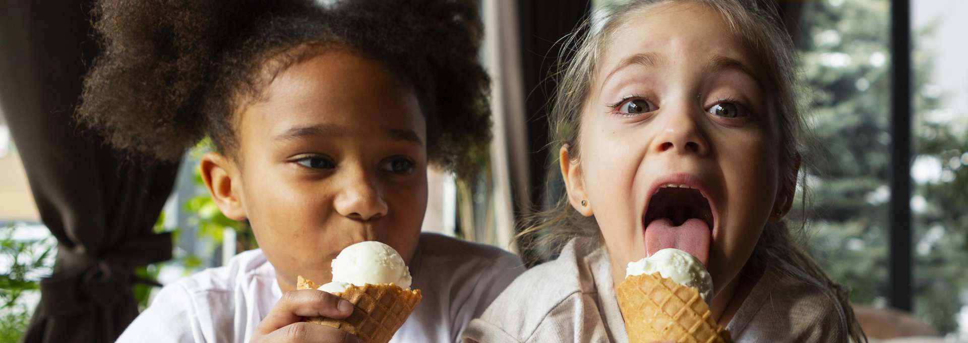 https://www.barnistan.se/wp-content/uploads/2024/05/50659347-medium-shot-girls-eating-ice-cream.jpg